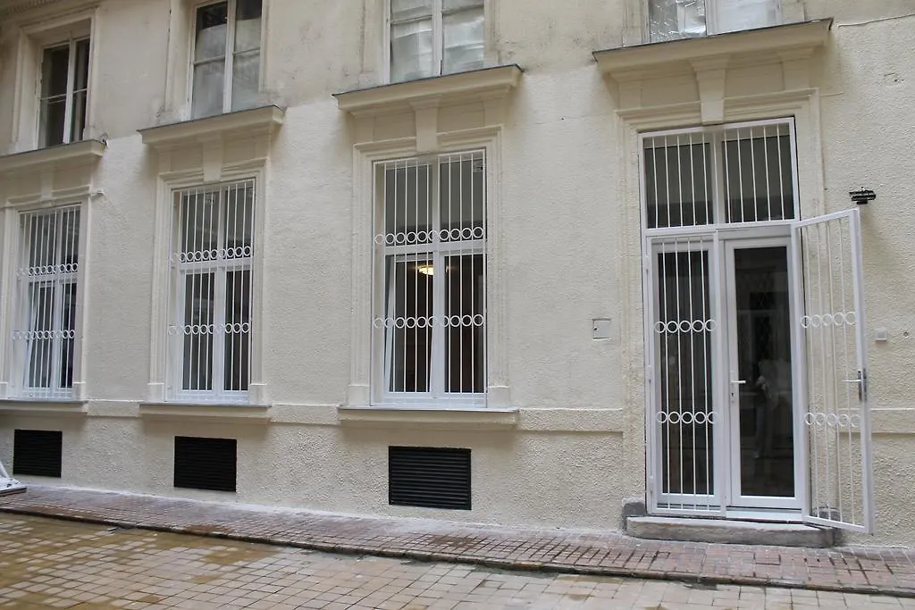 Titaru House In The City Center Of Budapest